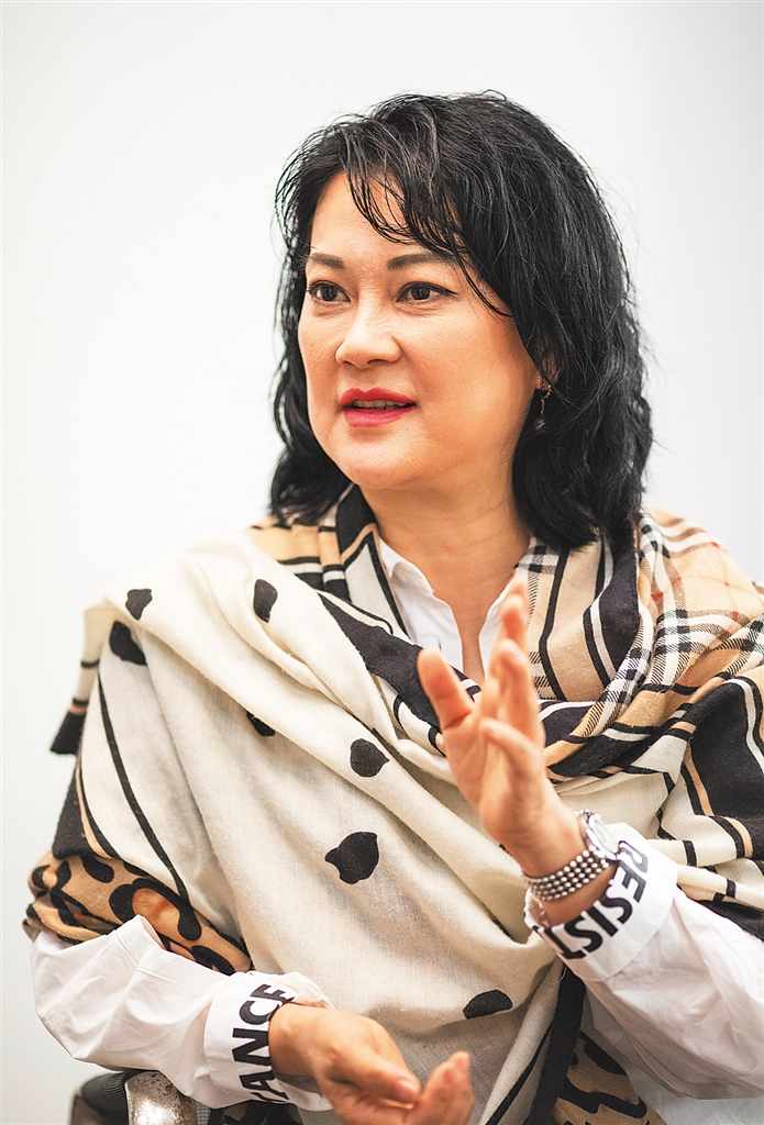 首页 文章 陵水资讯 正文 《陵水誓言》的导演,编剧谭小燕.